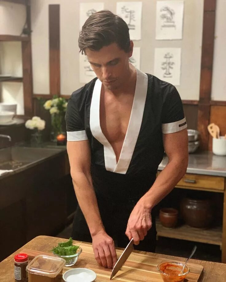 When you are preparing. Antoni Porowski. Симпатичный парень в ресторан. Antoni Porowski penis. Antoni Full photo.