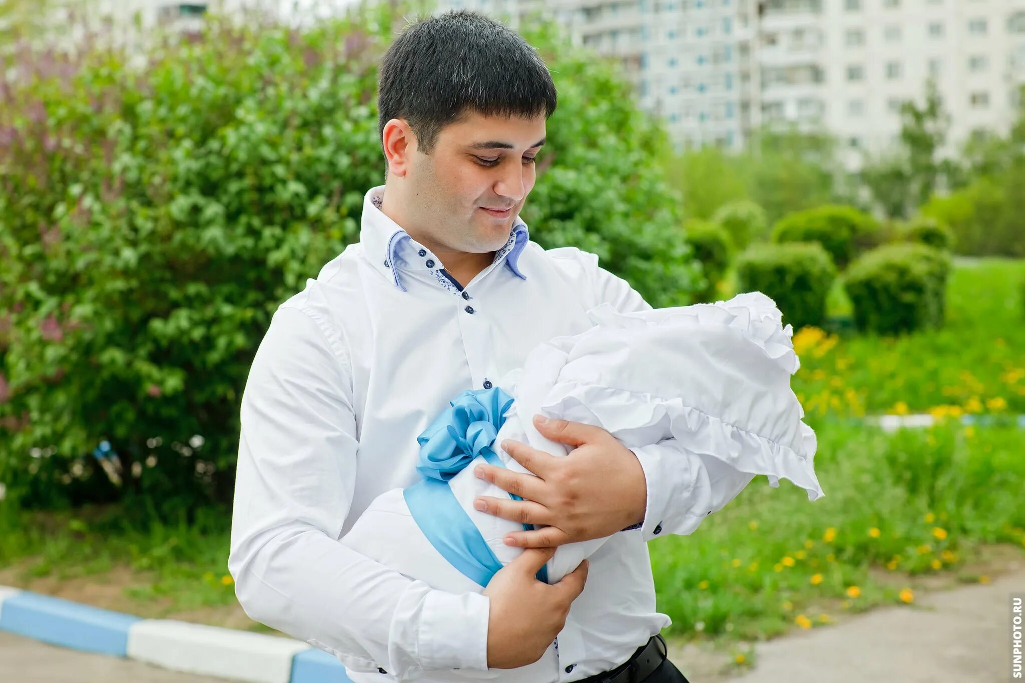 Выписка из роддома. Выписка с роддома. Как происходит выписка из роддома. Выписка из роддома летом. Как происходит выписка из роддома.