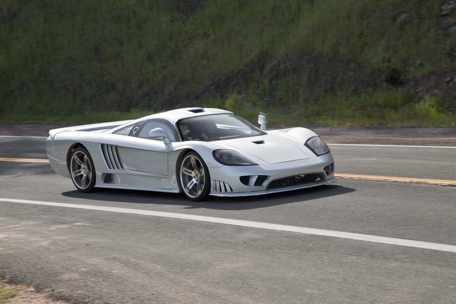 Saleen s7 серый. Макларен Салин. Need for Speed жажда скорости Saleen s7. Жажда скорости машины