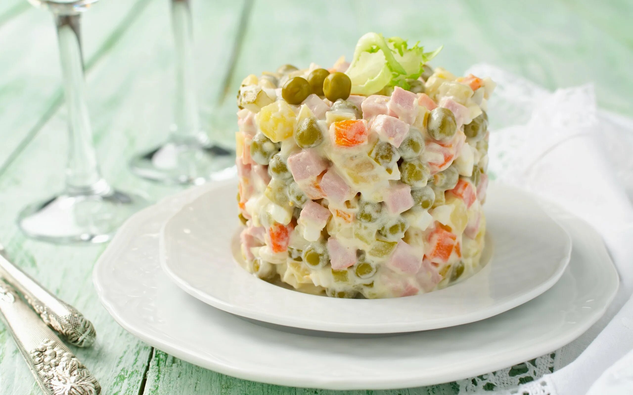 Салат зимняя сказка. Настоящий салат оливье. Салат зимний классический. Салат зимние сугробы. Рецепты вкусных салатов зимой.