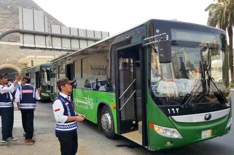 Автобус мекка. Автобус в Мекке. Умра автобус. Umrah Bus. Автобус Мекка ДТП.