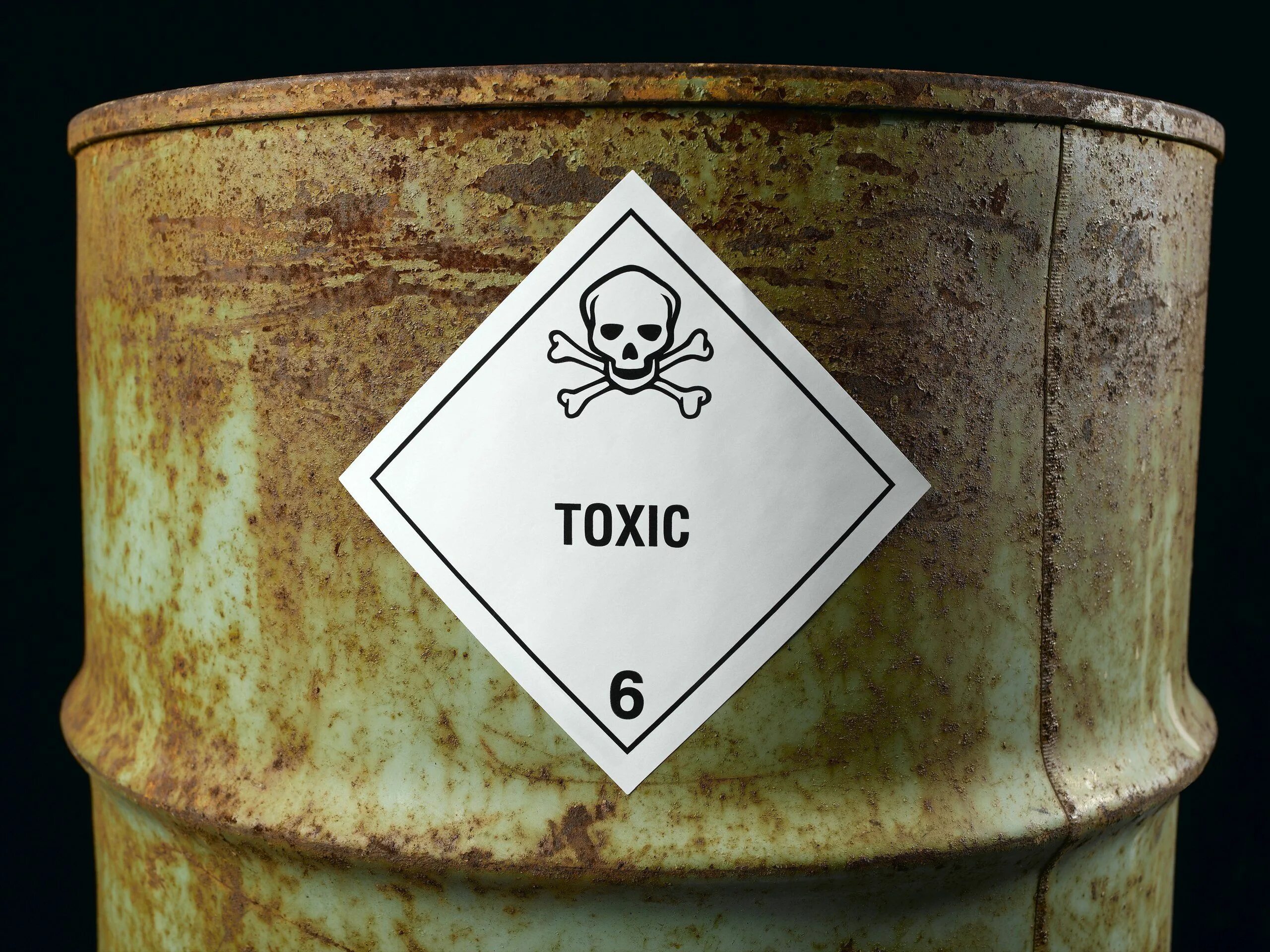 Отходов токсичные. Контейнеры с радиоактивными отходами. Радиоактивные бочки. Бочки с токсичными отходами. Бочки радиоактивных отходов.