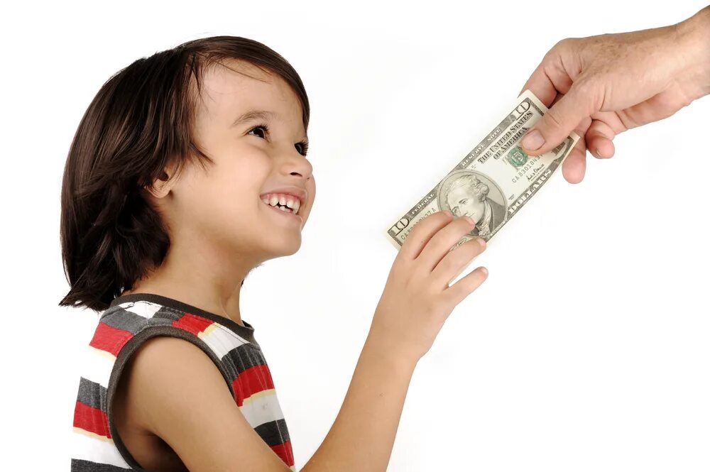 Родители дают деньги на карманные расходы. Карманная Денди. Карманные деньги для детей. Дети и деньги. Подросток с деньгами.