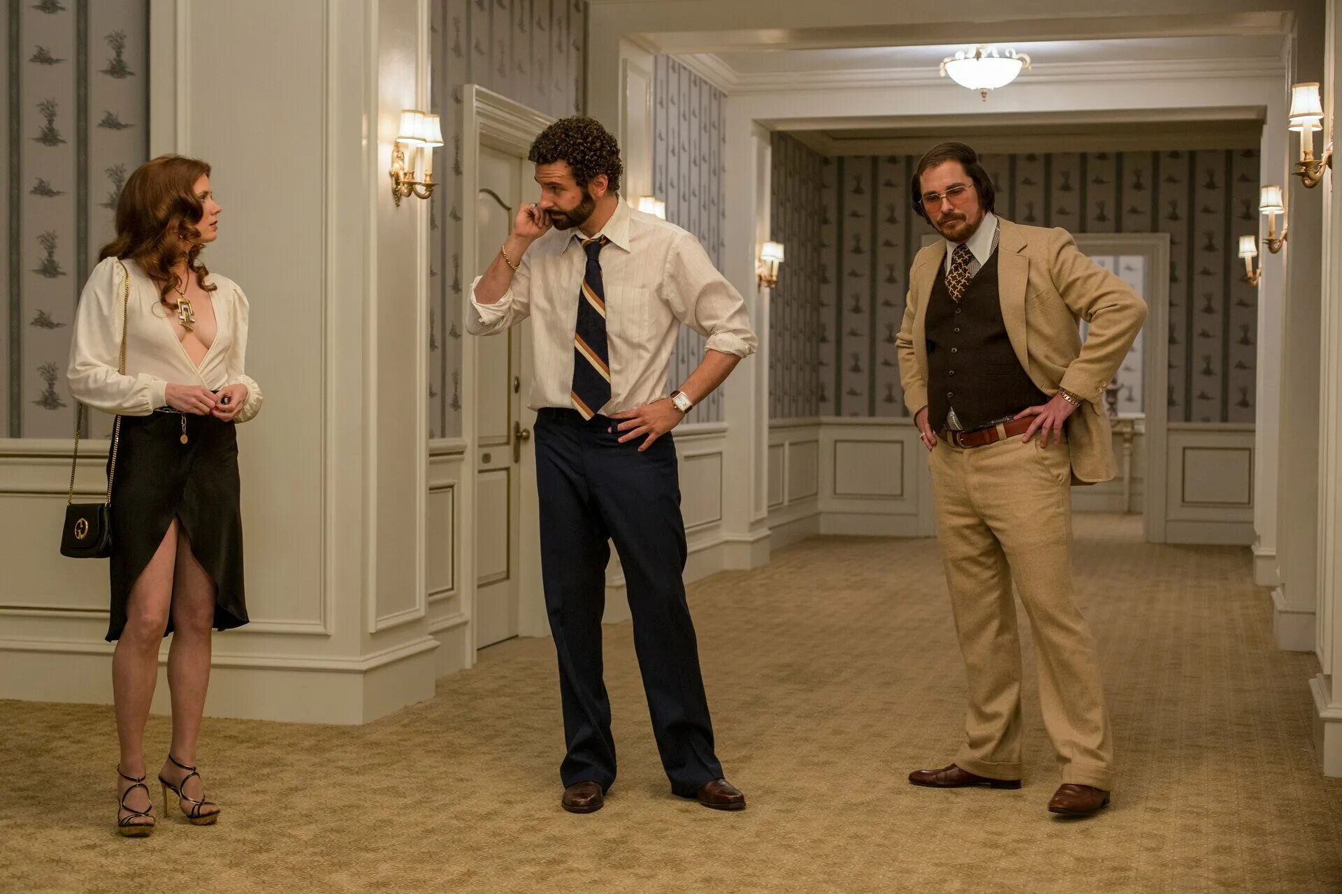 Обиженный неудачник соблазняет. Афера по-американски American Hustle 2013. Брэдли Купер афера по американски. Эми Адамс афера по-американски.