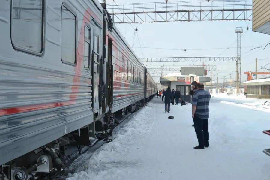 Движение поездов новый уренгой. Поезд Оренбург. Поезд Оренбуржье. Поезд Оренбург Москва. Поезд Оренбург новый Уренгой.