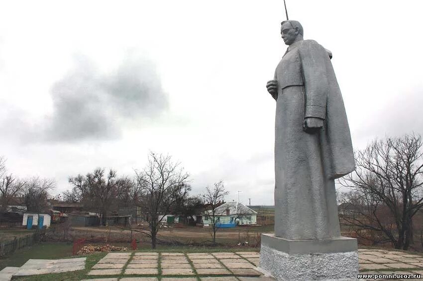 Село ивановка сальский район погода ростовская. Село новый Маныч. Маныч Сальский район. Памятник село Романовка Сальский район. Шаблиевка Сальский район.