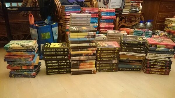 Более пятисот книг. 500 книг на фото. детские книжки до 500 рублей лучшие. книги до 500 рублей из современного. купить библиотеку 50-90 годов издание в размере 500 книг цена.