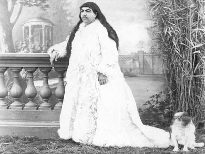 Принцесса долях. Принцесса Эсмат Аль-Даула. Принцесса Ирана анис Аль. Персидская принцесса Каджар.
