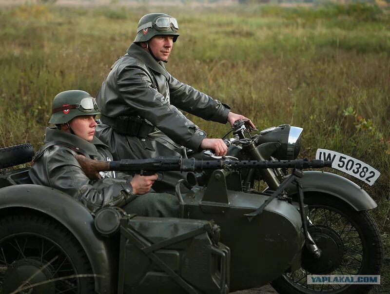 Мотоцикл вермахта bmw r75. Мотоцикл урал военный. Мотоцикл с пулеметом. Мотоцикл bmw r75 с коляской. Мотоцикл с оружием.