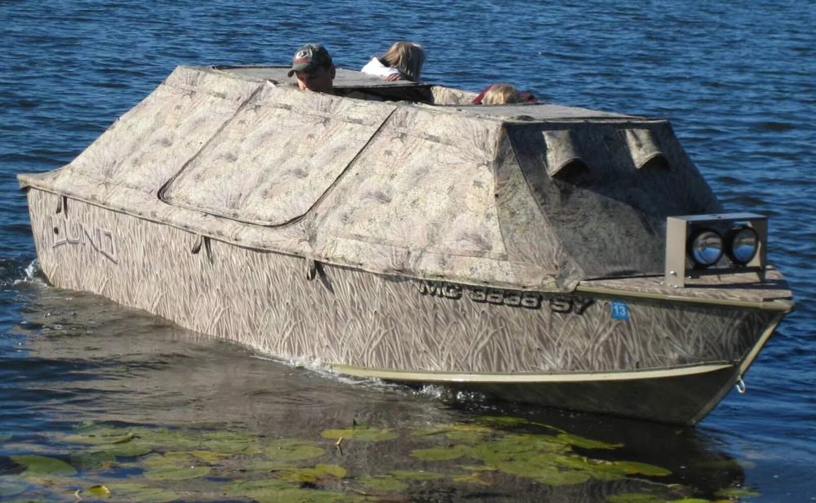 Джонбот каютный. Джон Боат. Лодка Beavertail 1200 Stealth. Jon Boat лодка. Лодка лове