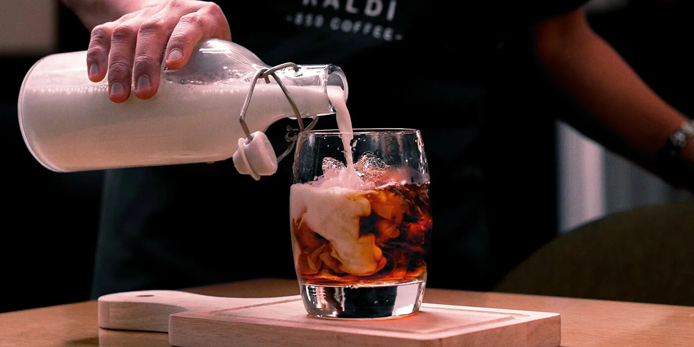 Чем разбавить кофе. Колд брю способ приготовления. drink it кофейня. колд брю капельница рецепт. bumble coffee.