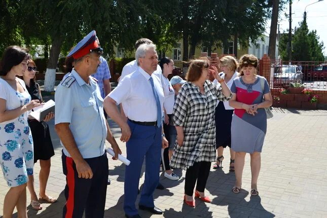 Погода на неделю батайск ростовская. Директор школы 4 Батайск. Мэр Батайска 2023. МБОУ СОШ 4 Батайск. Батайск Ростовская область школа 9.