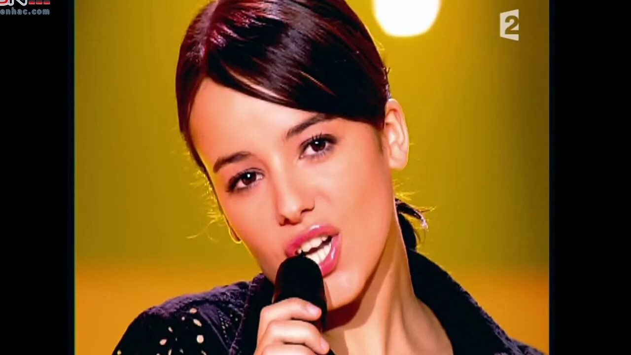 Alizee la isla bonita. Alizee Бонита. Ализе певица Сан Педро. Ализе певица Бонита. Ализе Лайс ла Бонита.