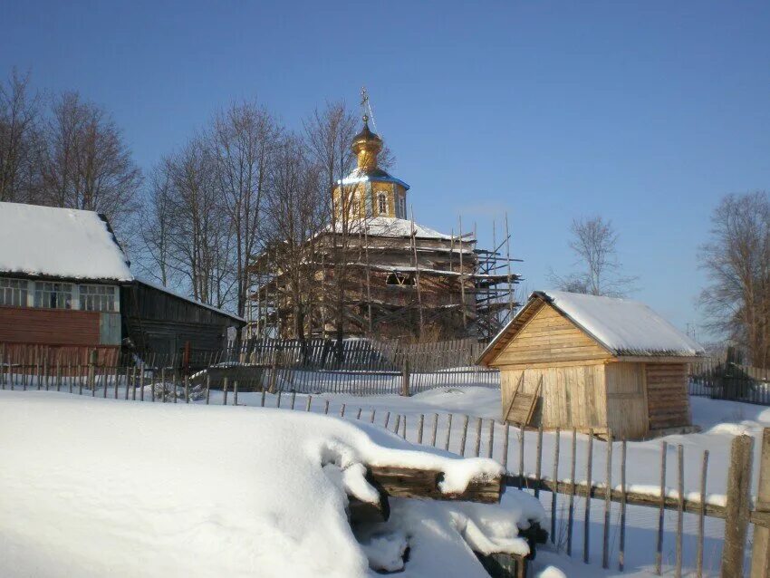 Гисметео пирос новгородская область. Деревня пирусс новгородская область. красивый дом на озере пирос в деревни пирусс. деревня пирусс в 2025 году фото.