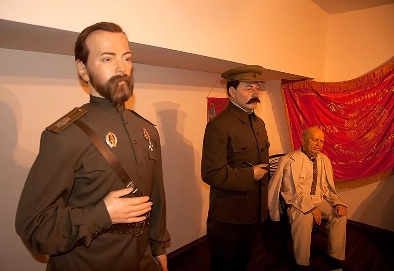 Музей восковых фигур лермонтова. Музей восковых фигур в петергофе. Музей восковых фигур в суздале. Пушкин восковая фигура. Выставка восковых фигур в архангельске.