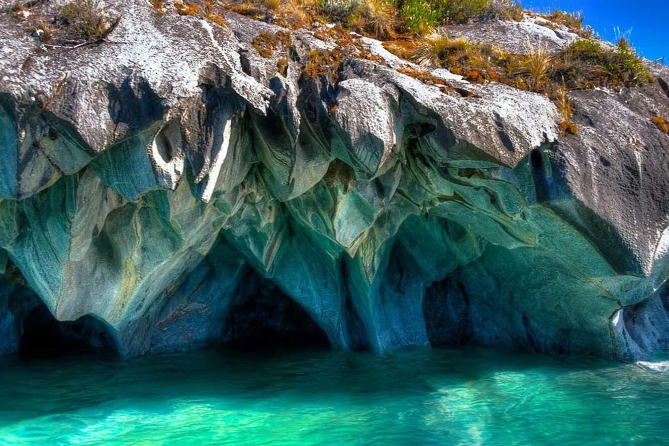 Название невероятное. Мраморные пещеры Чиле-Чико. Мраморные пещеры Патагонии Чили. Мраморные пещеры озера Хенераль Каррера. Мраморные пещеры озера Чиле-Чико, Чили.