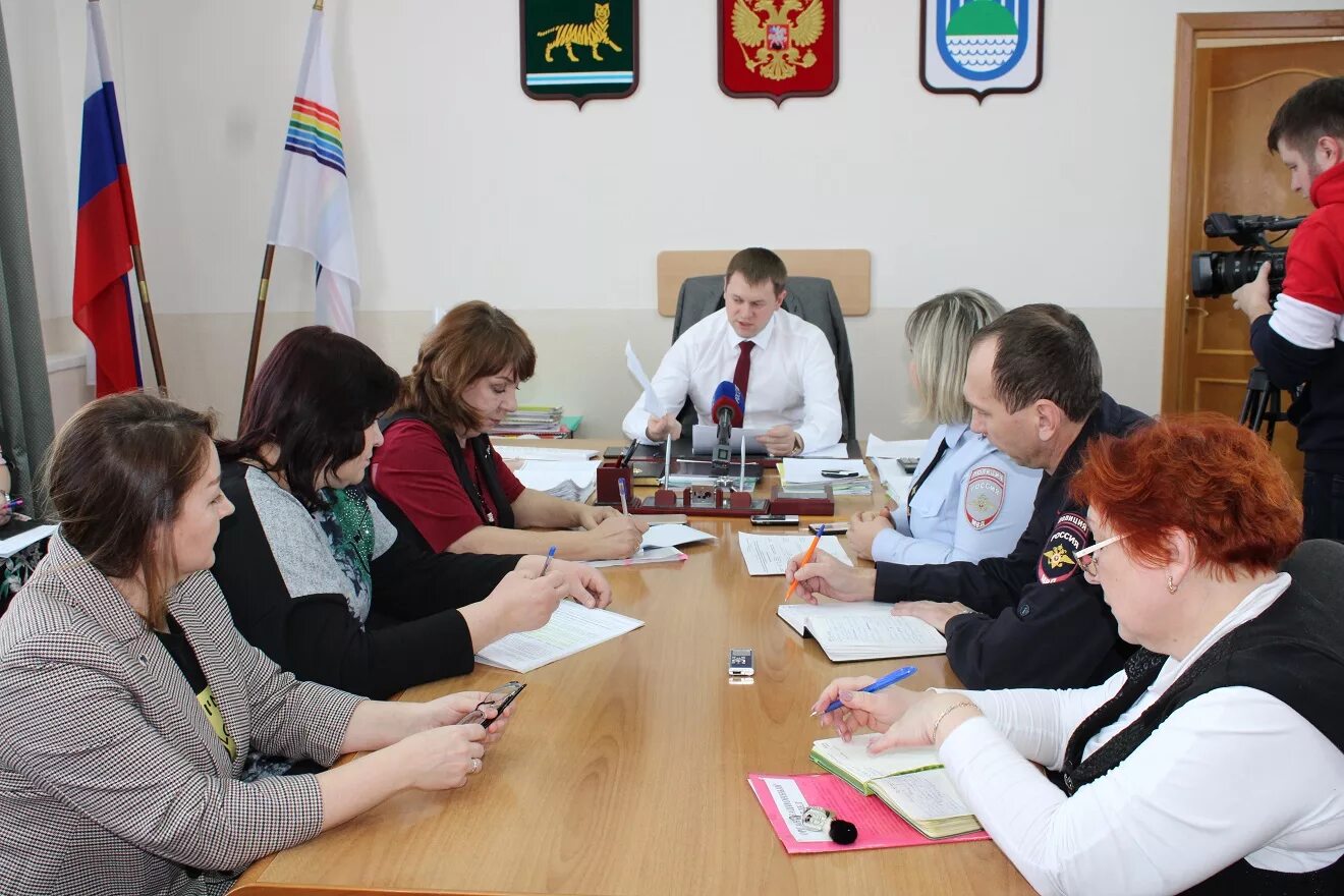 Работа в городе биробиджане. Мэрия Биробиджана. Правительство Биробиджан. Дорошенко администрация Биробиджанского. Биробиджан администрация фото.