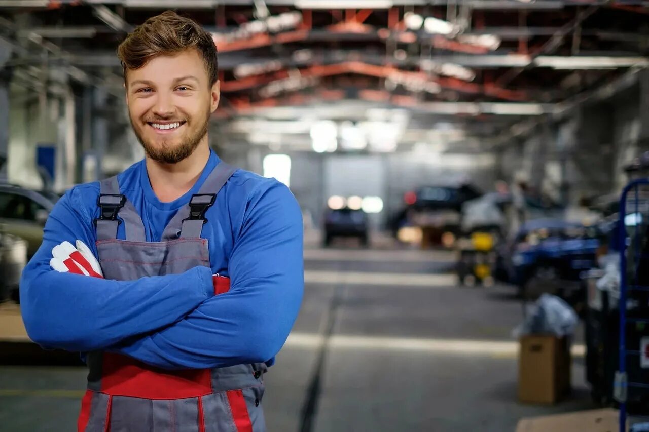 Сто довольное. Автомеханик. Сто довольное. Инженер автомеханик. Работник механик.