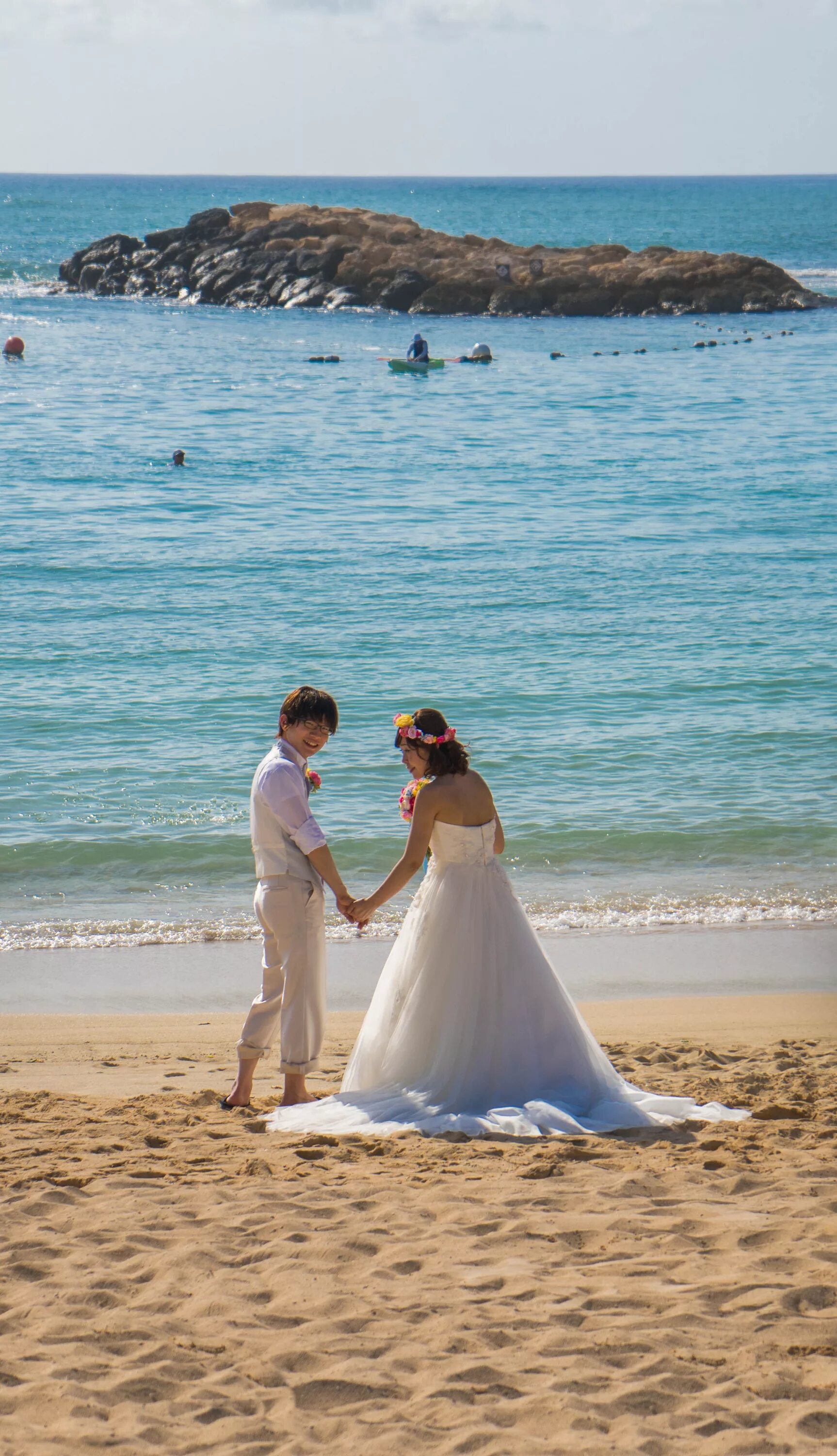 Остров возлюбленных. Свадьба на пляже. Свадьба на берегу моря. Свадебная фотосессия на пляже. Свадьба у океана.