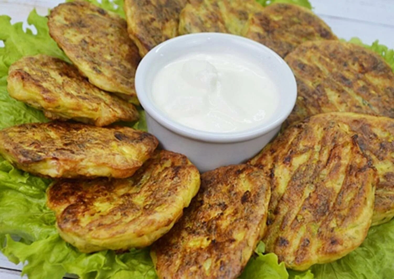 Мясные оладьи рецепт. Мясные оладьи рецепт. Мясные оладьи из фарша на кефире. Мясные оладьи. Оладушки из фарша мясного.