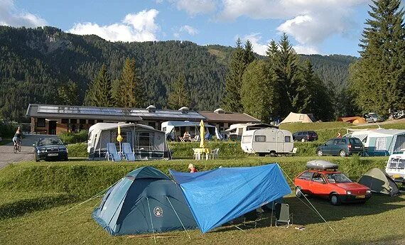 Http camping ru. Автокемпинг Ялта. Ялта кемпинг с палатками. Партенит кемпинг. Кемпинг Поляна сказок Ялта.