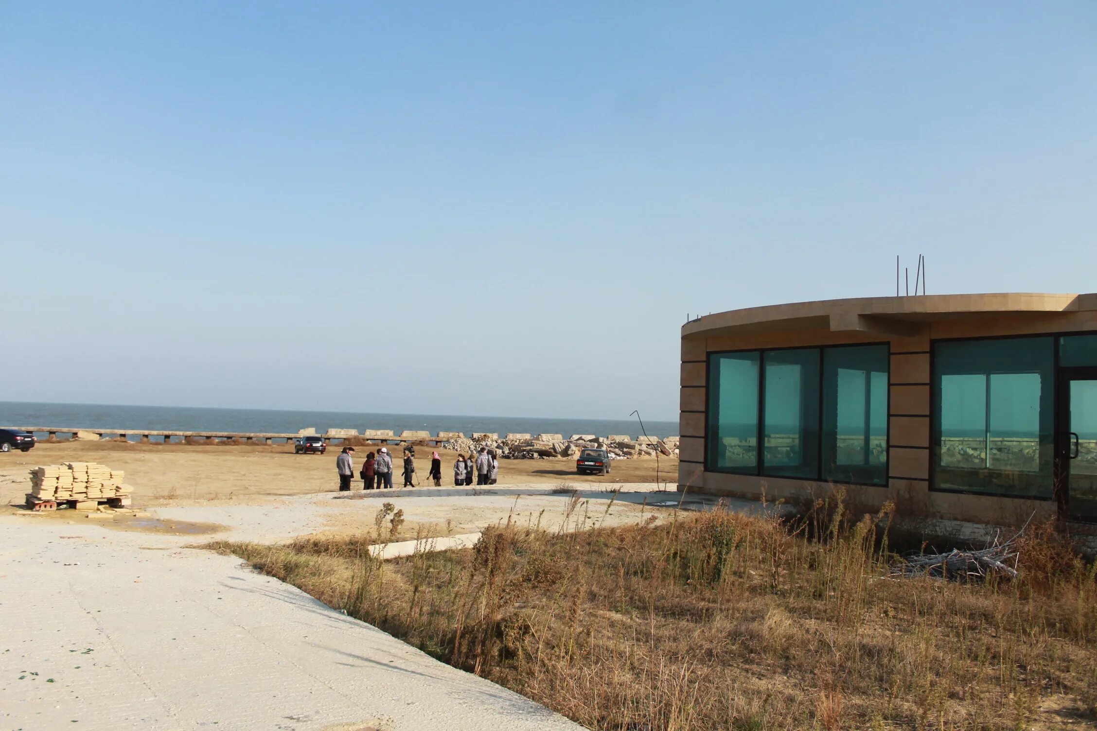 Laguna beach crystal cove. Море в каспийске пляж лагуна. Пляж лагуна каспийск. Пляж лагуна махачкала. Город каспийск пляж лагуна.