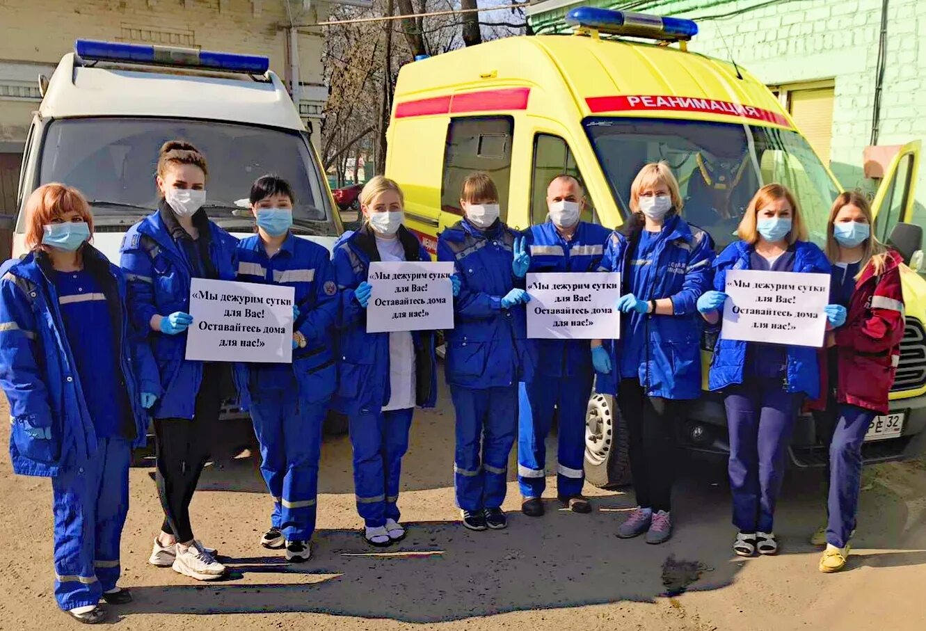 Фельдшер брянск. Работники скорой. работники скорой медицинской помощи. лозунг скорой медицинской помощи. врач скорой помощи брянск.