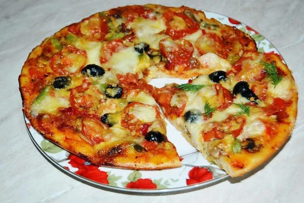 Вкусно и просто домашние рецепты с фото. Пицца домашняя. Пицца в духовке. Пицца в домашних условиях в духовке. Вкусная пицца в духовке.