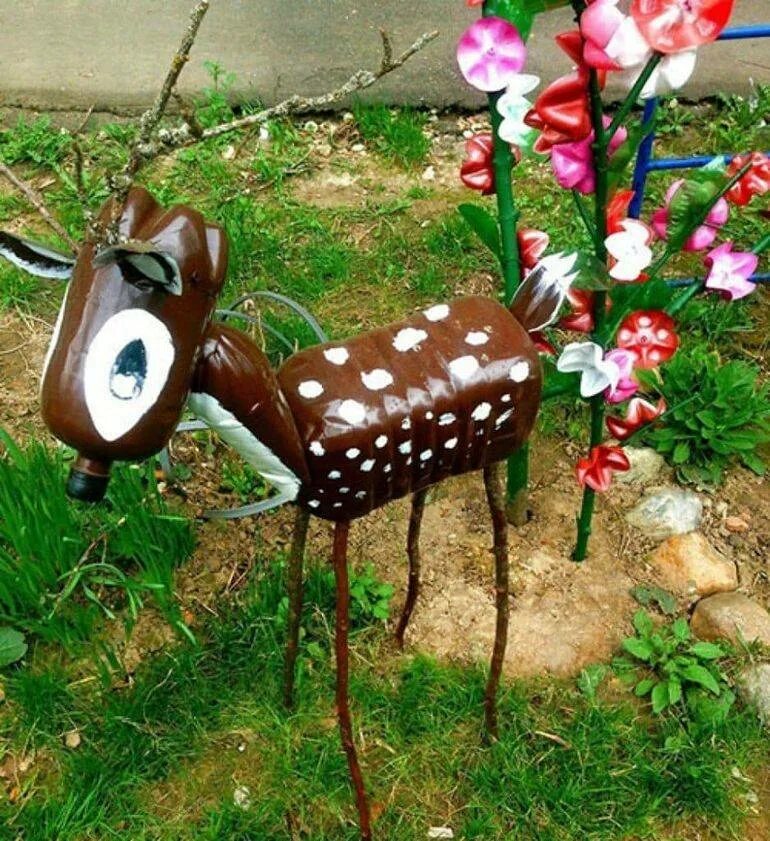 Что сделать из бутылок для сада. Поделка из пластиковой бутылки. Поделки из баклажек. Поделки из пластиковых бутылок. Изделия из пластиковых бутылок.