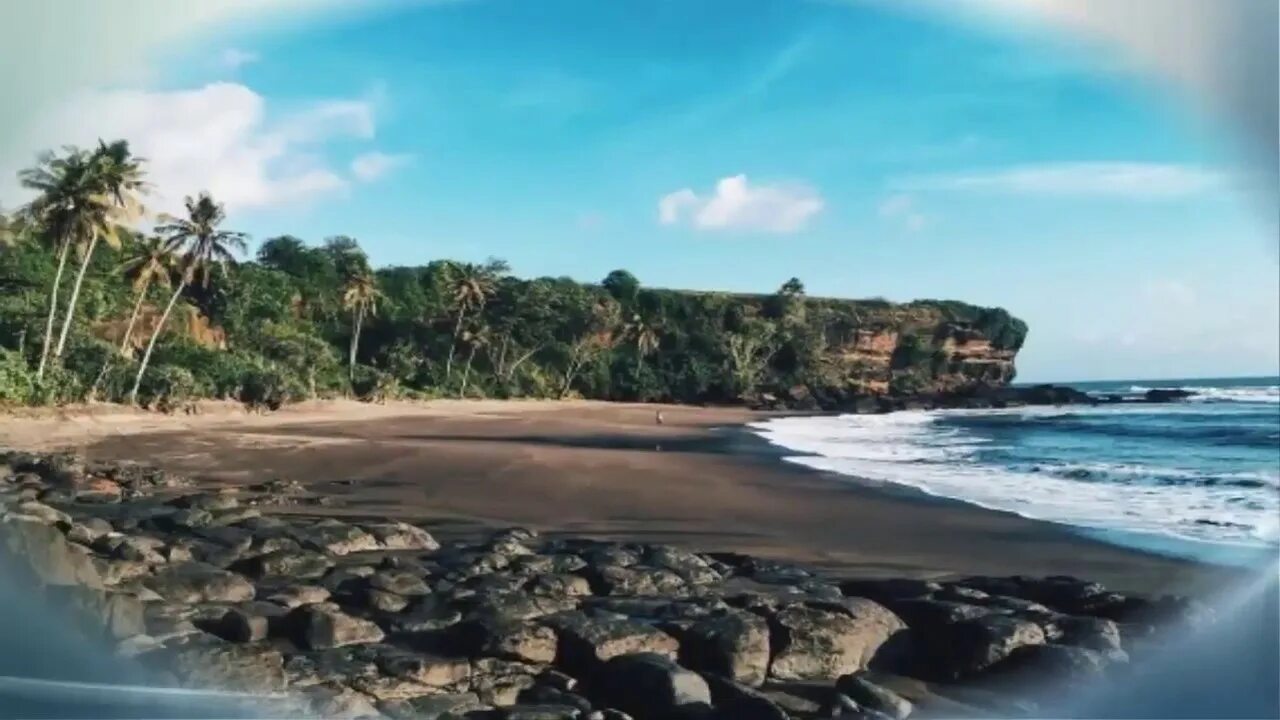 Табанан Бали. Бали пляж Pasut Beach. "Пантай Уотс карангейсем" Бали. Бали пляж с черным песком. Яха бали