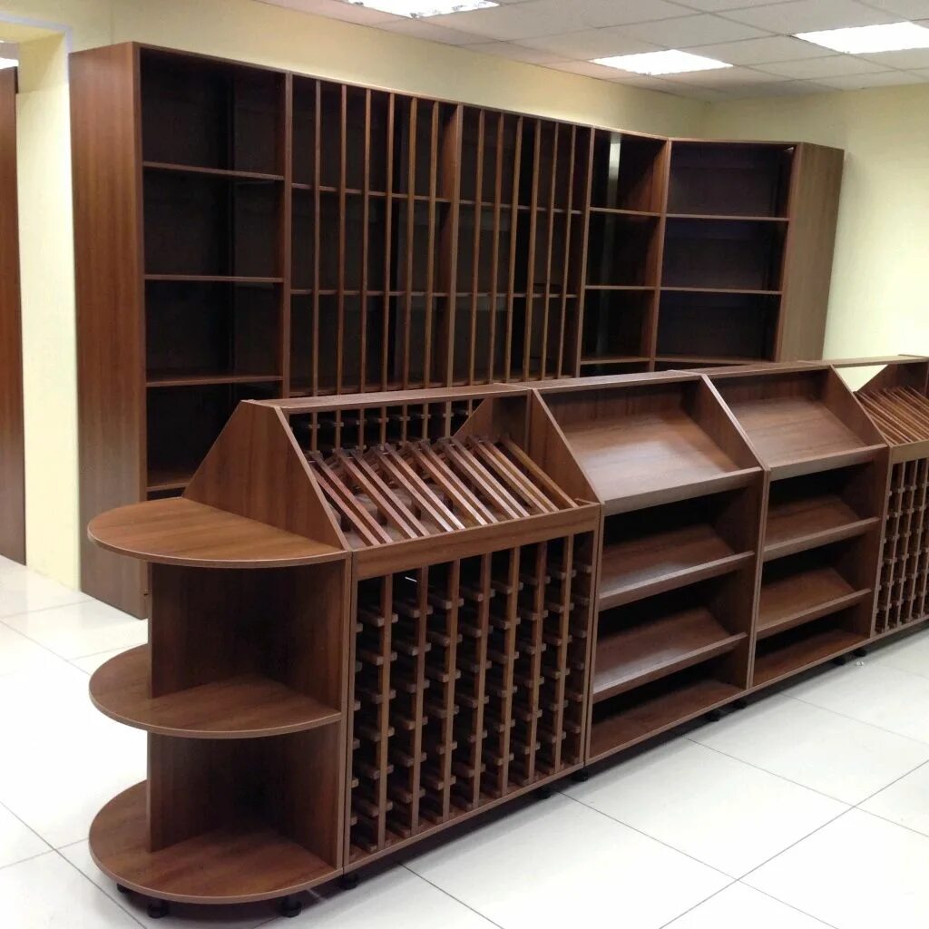 Стеллажи для торгового зала. Полки магазина. Магазин полка мебель. Тороговое оборудование. Полки витрины для магазинов.