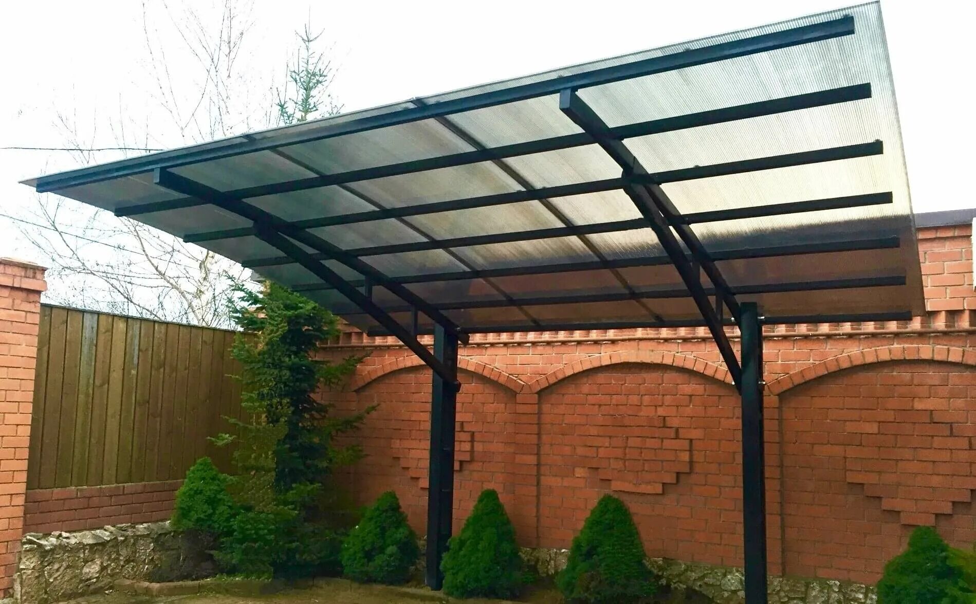 Односкатный навес 8500*6500. Навесы односкатные. Навес из поликарбоната односкатный. Консольный навес 7х5. Односкатный арочный навес из поликарбоната.