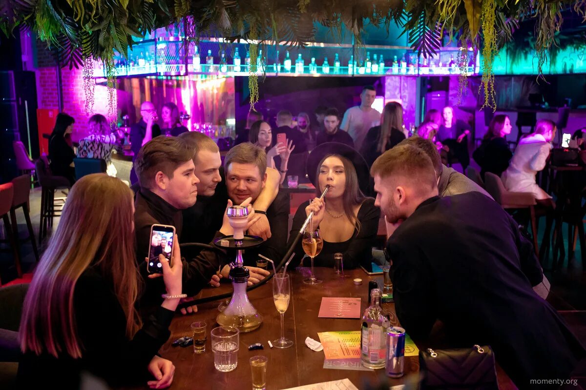Тусовки екатеринбург. Вечеринка 18 +. Ночной клуб в екатеринбурге максимилианс. Кровавая вечеринка в екатеринбурге. Вечеринка в екб.