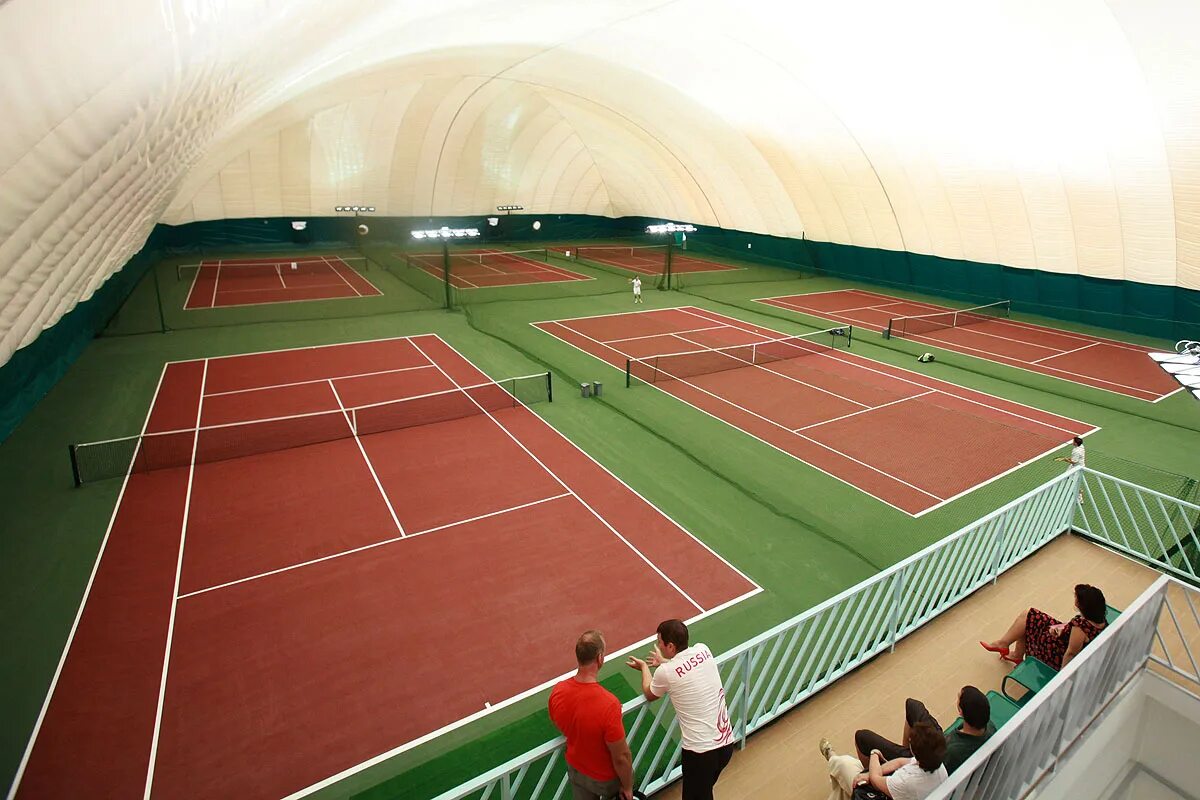 Пироговский теннисный. Теннисный корт воздухоопорный. Пироговский теннисный клуб. Крытый теннисный корт. Теннисный корт сооружение.