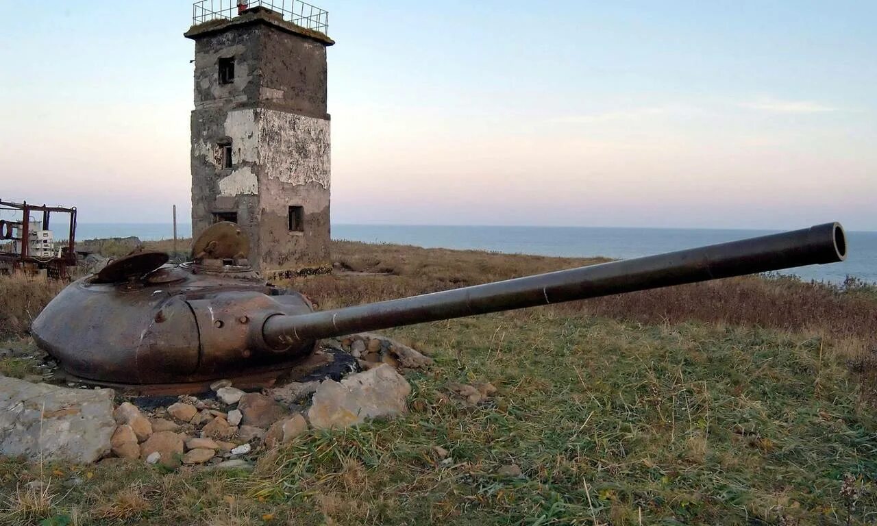 Кулеба курил. Японская Военная база на Курильских островах. Остров Шумшу. Остров Матуа. База Кунашир остров.