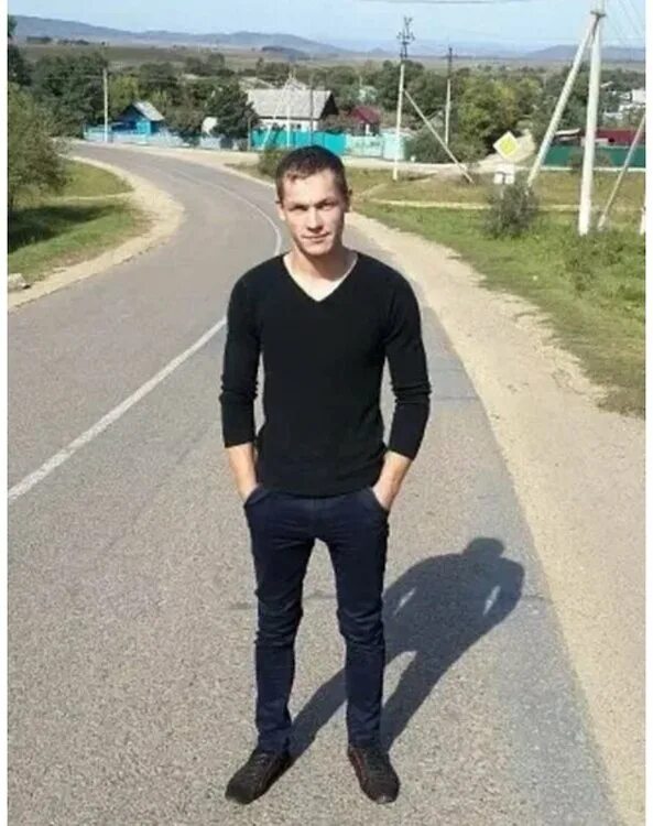 Как выглядит парень 25 лет People Following djotty