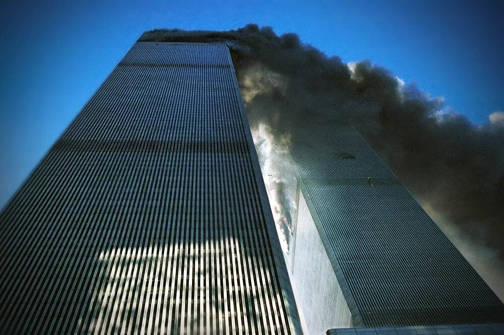 Башни 11 м. Башни втц 11 сентября 2001. всемирный торговый центр в нью-йорке 11 сентября. северная башня втц 11 сентября. башни втц в нью-йорке 11 сентября.