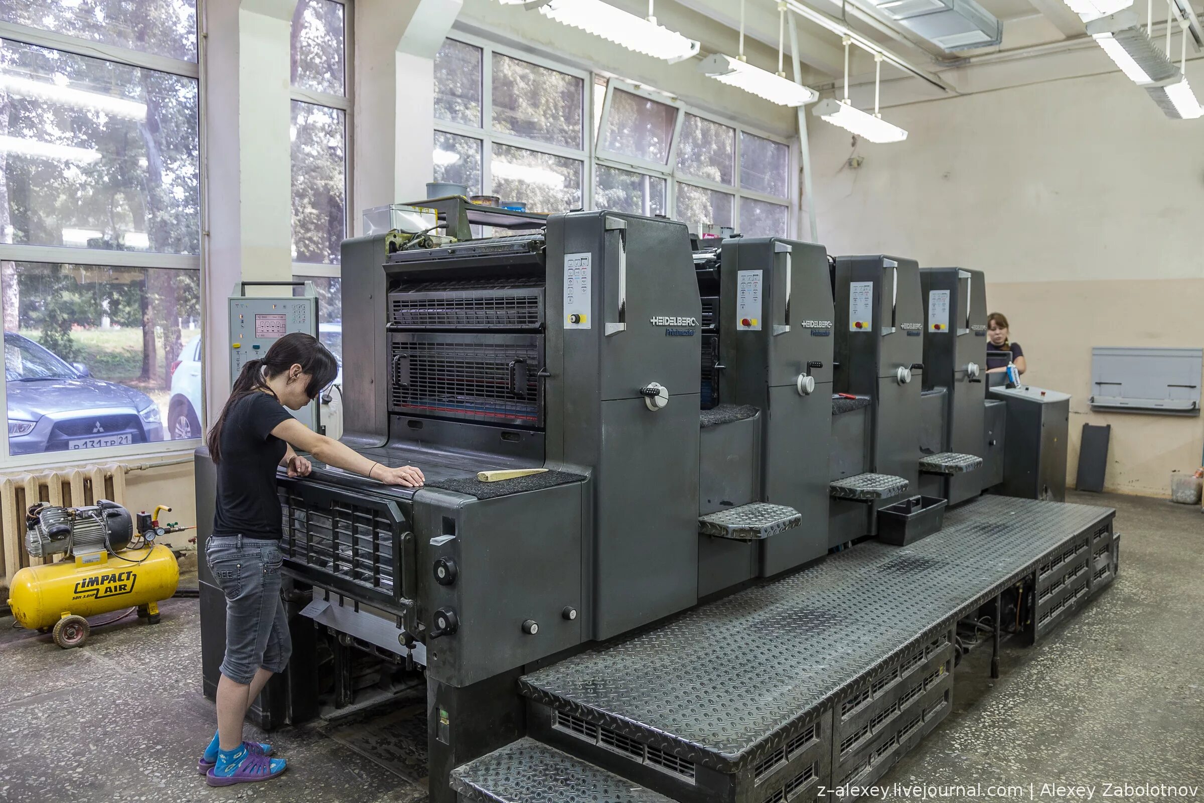 современное книгопечатание. газетная печатная машина. парето принт тверь. полиграфическая промышленность. современная типография.