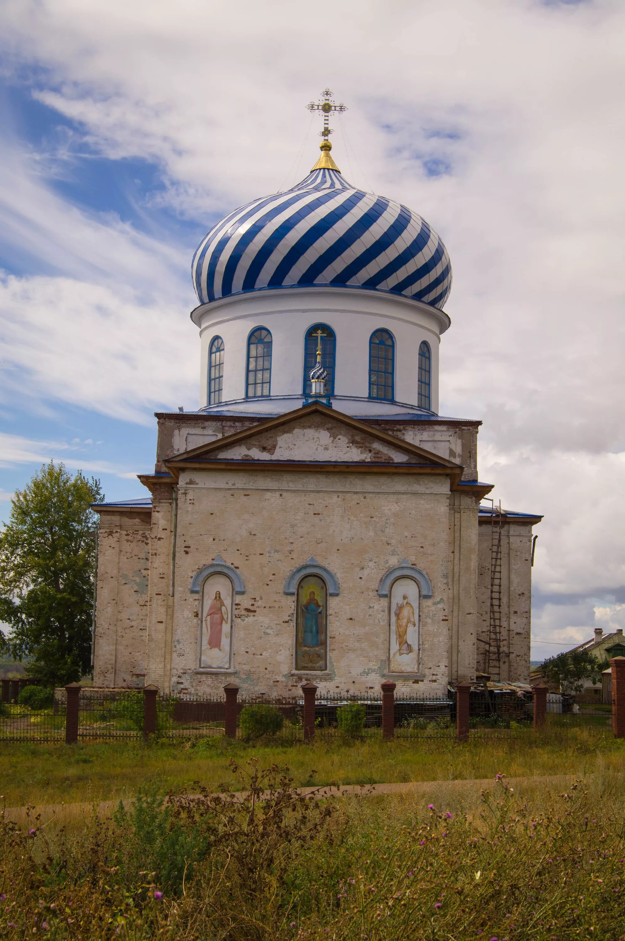 храмы бирска. бирск башкортостан достопримечательности. бирск храм. михаило-архангельский храм бирск. церковь михаила архангела бирск.