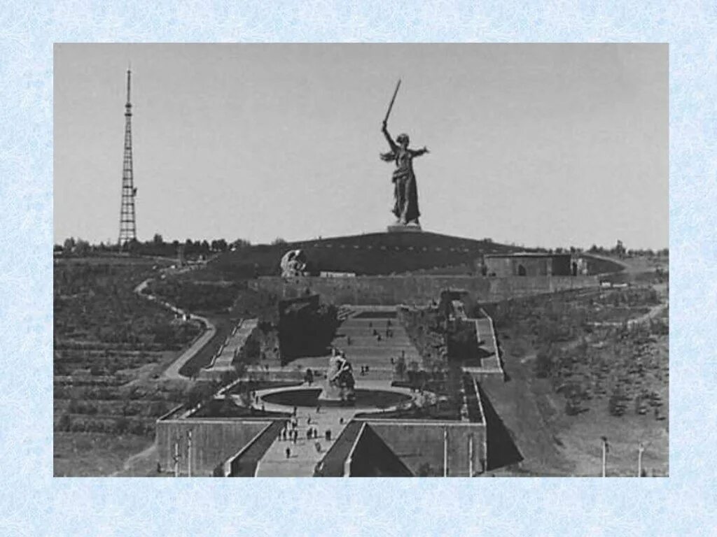 мамаев курган во время сталинградской битвы. бои за мамаев курган 1942. мамаев курган сталинградская битва высота 102. сталинград мамаев курган 1947 кости. мамаев курган 1947.