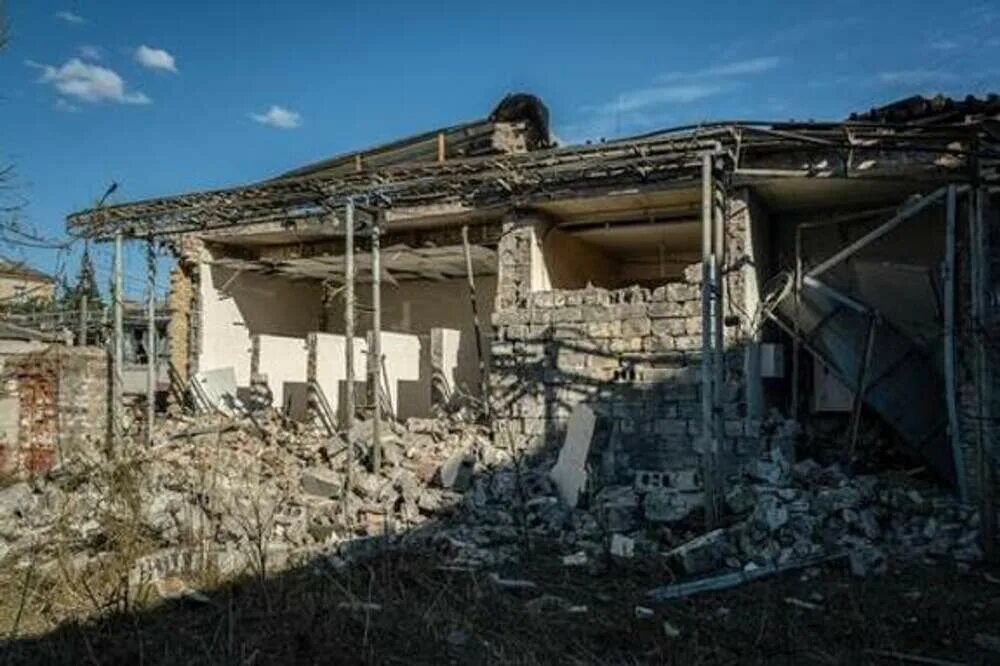 Разрушенные дома. Разрушенный город. Разрушенные города Украины. Разрушенные дома в Украине. Ситуация в красногоровке донецкой области