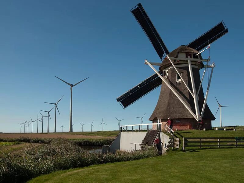 Голландия Ветряные электростанции. Ветряные мельницы в Нидерландах. Ветроэнергетические мельницы Голландии. Ветряная мельница Чарльза Браша. Ветряный мельницы