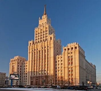 Дом напротив красной площади