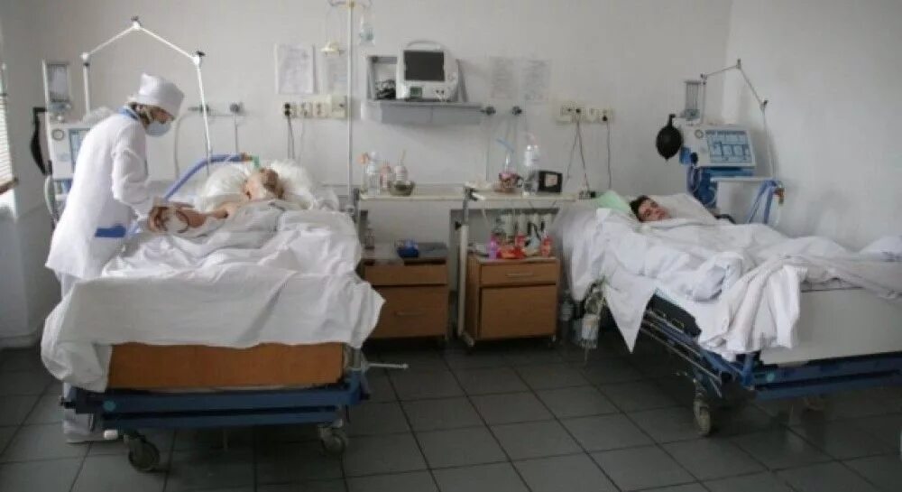 Давай в больнице после операции. Реанимация после операции.