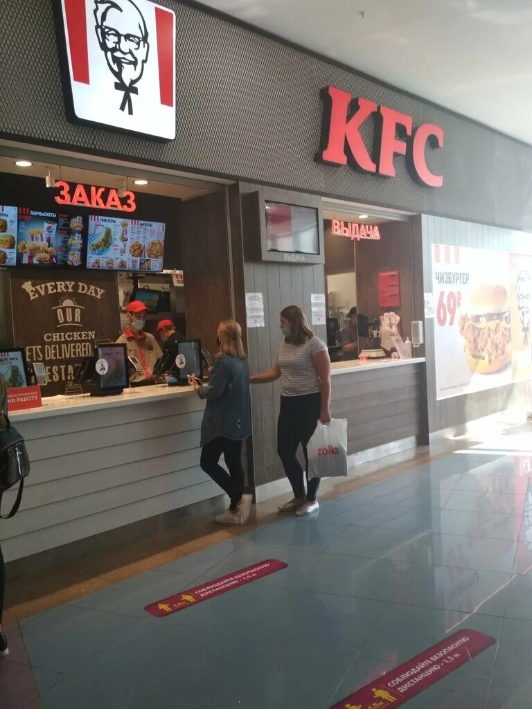 Kfc тюмень. Киэфси тюмень. кфс в чехове. кфс в кристалле тюмень.