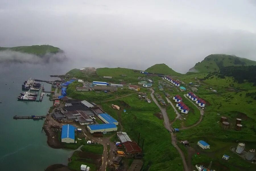 Село курил. Остров Шикотан Курильские острова. Остров Итуруп Шикотан. Курильские острова Итуруп Южно Курильск. Остров Кунашир Южно Курильск.