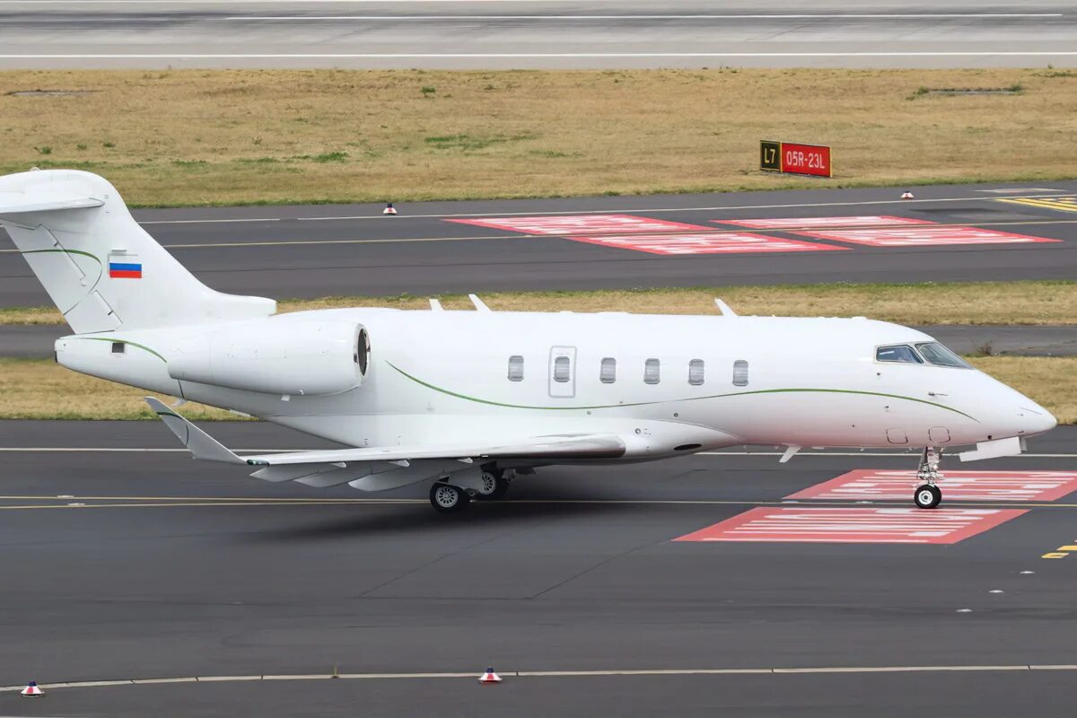 Тулпар эйр. Challenger 350. Тулпар Эйр самолеты. Ra-67169.