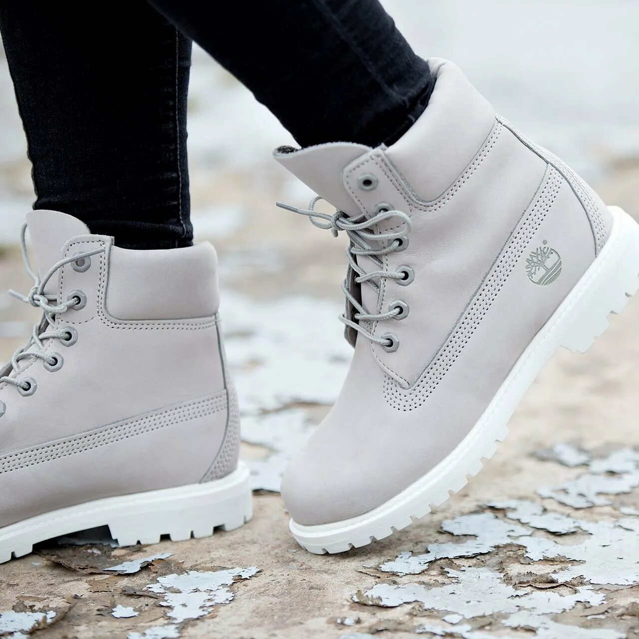 Белые ботинки песня. Ботинки timberland белые женские. ботинки зимние женские тимберленд белые. кроссовки белые timberland женские. обувь белая зимняя b520-6.