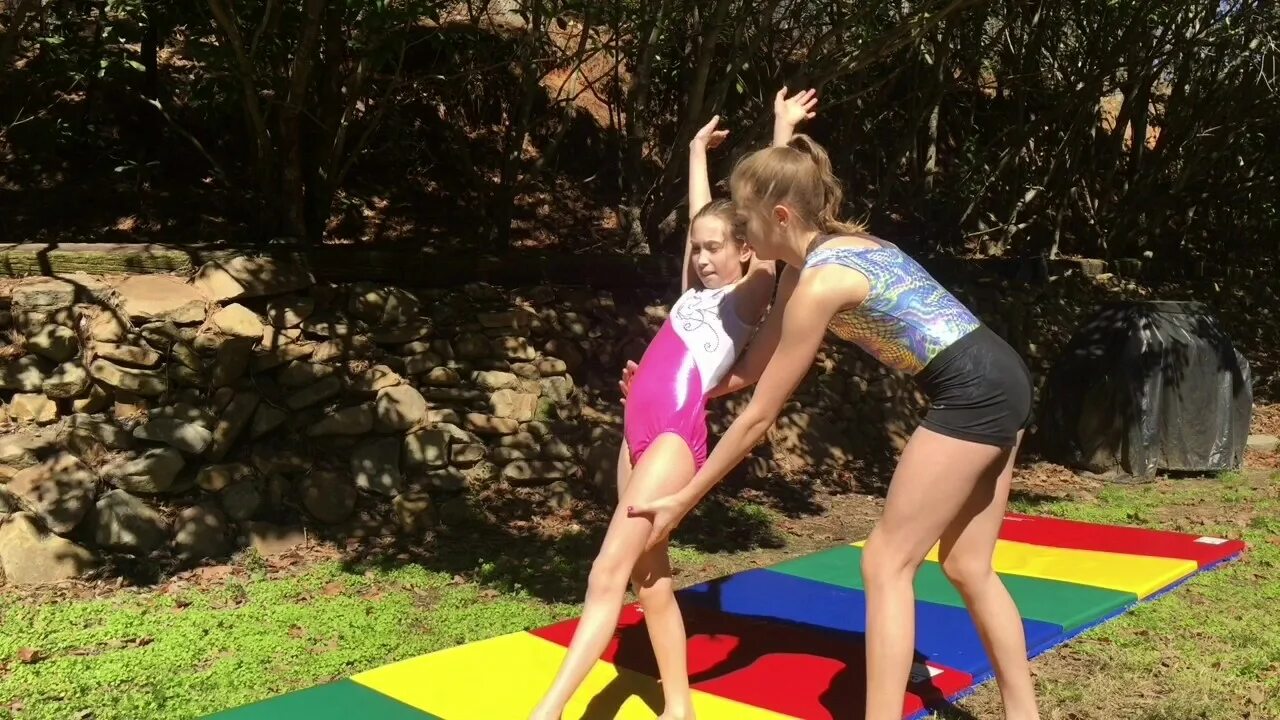 Teach my sister. Teach my sister. Brother teach sister. Teach my sister. What’s going on with my sister? (imocho) live action actress.