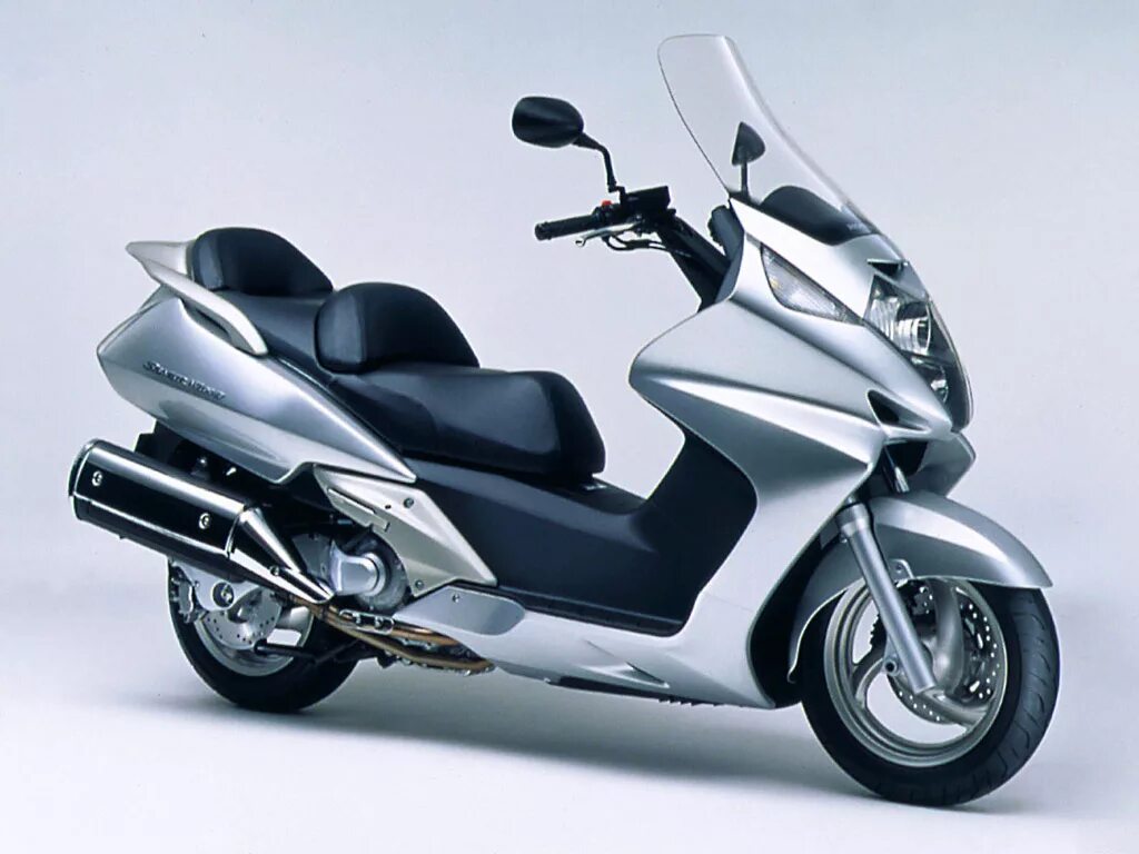 Автомобили скутера. Honda Silver Wing 600. Макси скутер Honda Silverwing 600. Максискутер Хонда Сильвер Винг 600. Макси скутер Сильвер Винг 600.